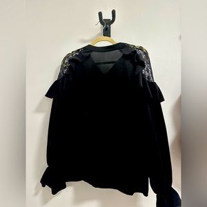 Shein woman’s black blood. Size 1X.